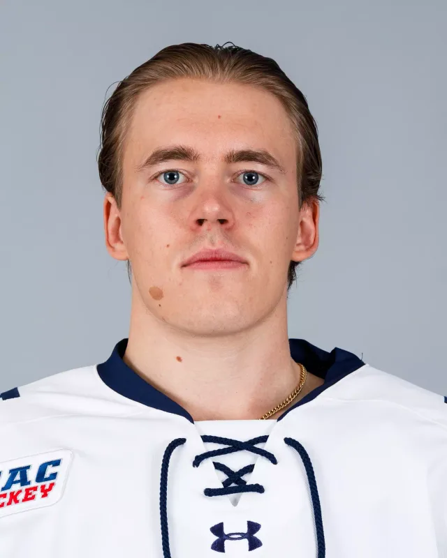 Iisai Pesonen, Hockey, Yale University